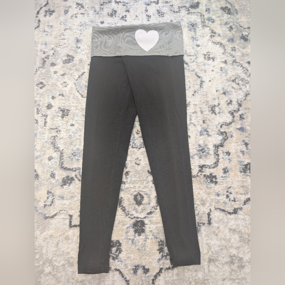 VS PINK Yoga Leggings | XS Black Foldover Waist w/ Heart - Picture 3 of 6